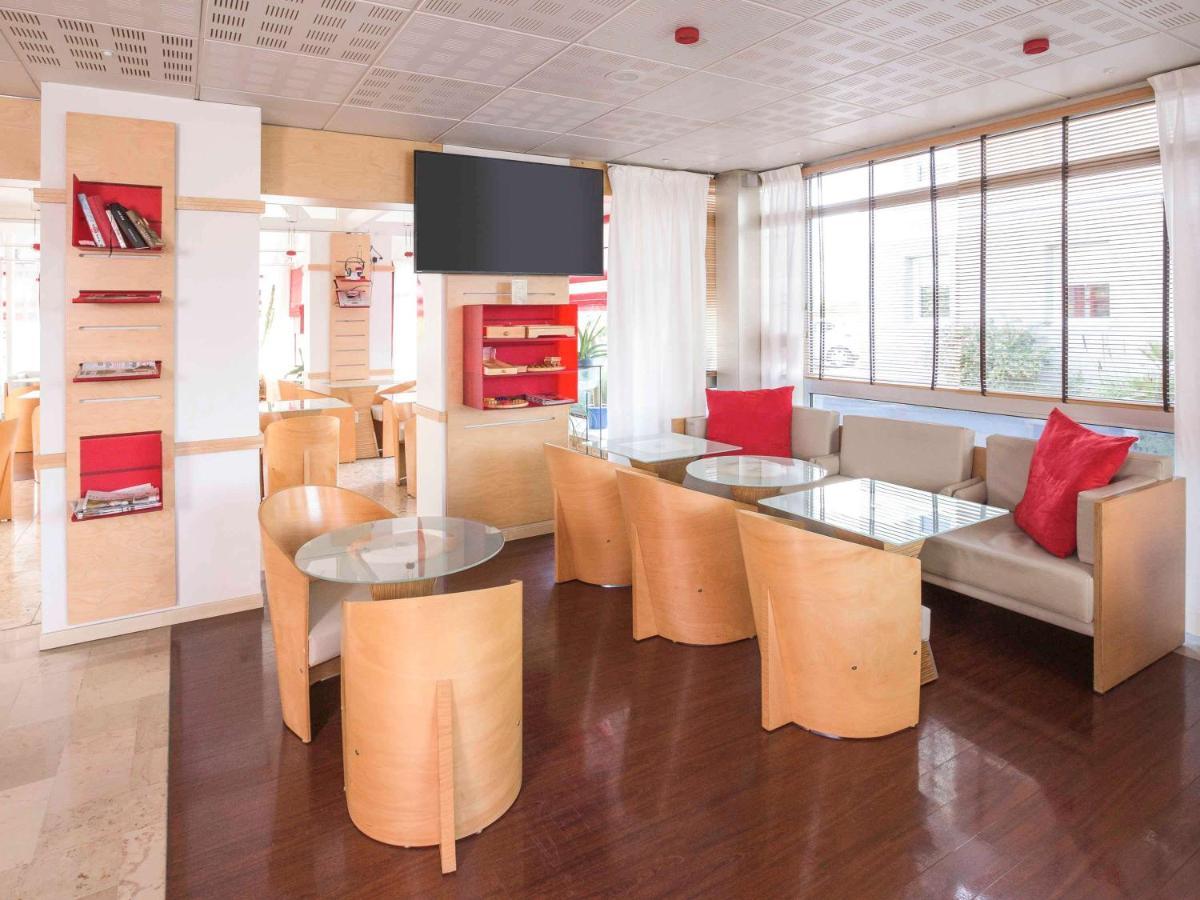 ホテル Ibis Saint Brieuc イフィニアック エクステリア 写真