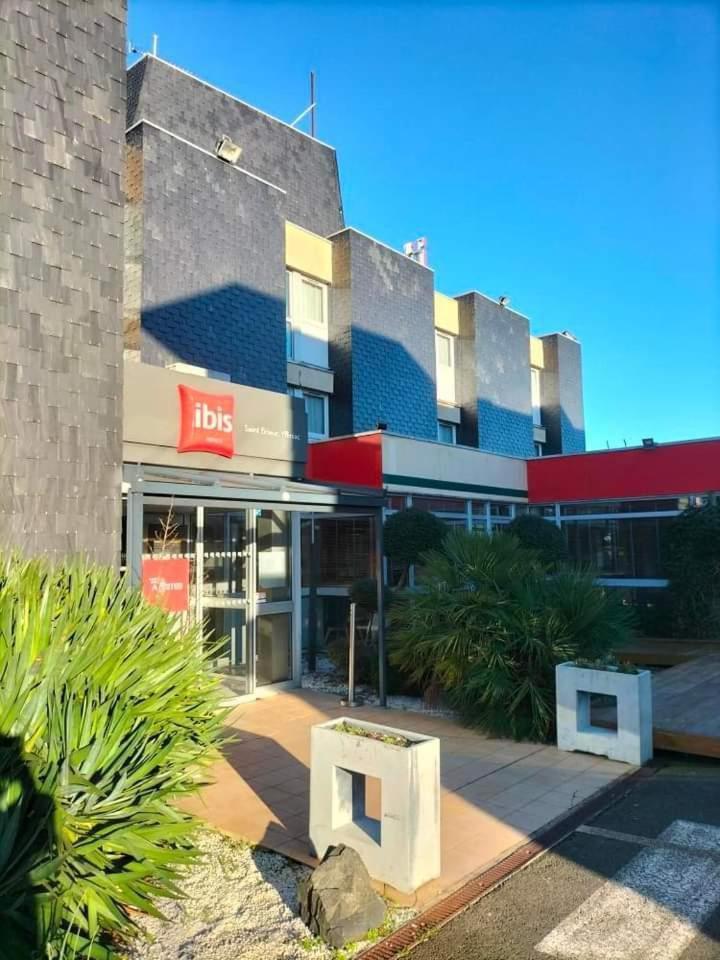 ホテル Ibis Saint Brieuc イフィニアック エクステリア 写真