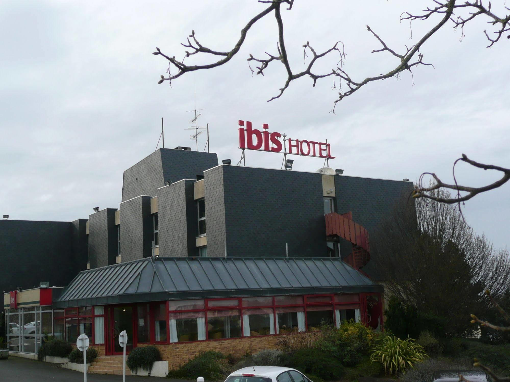 ホテル Ibis Saint Brieuc イフィニアック エクステリア 写真