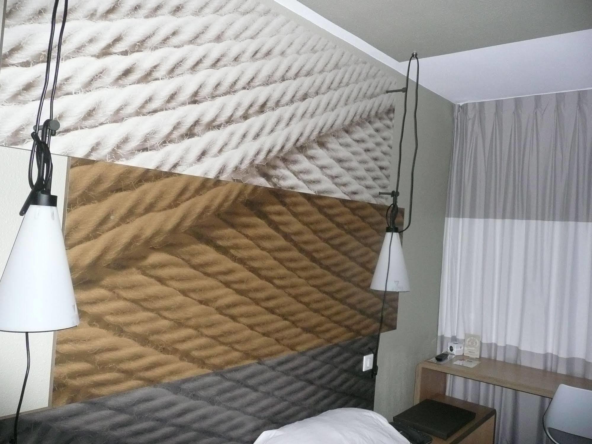 ホテル Ibis Saint Brieuc イフィニアック エクステリア 写真