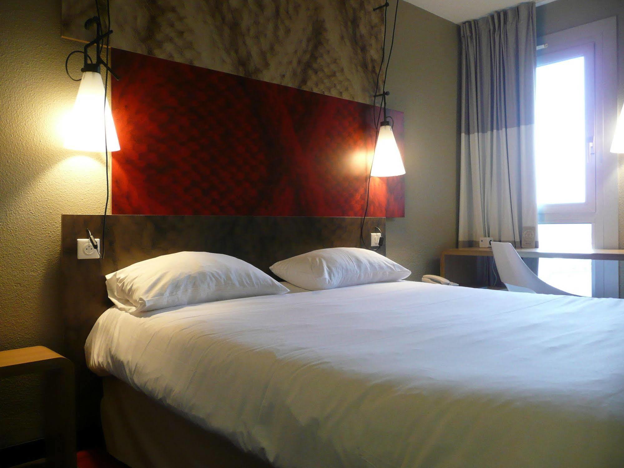 ホテル Ibis Saint Brieuc イフィニアック エクステリア 写真