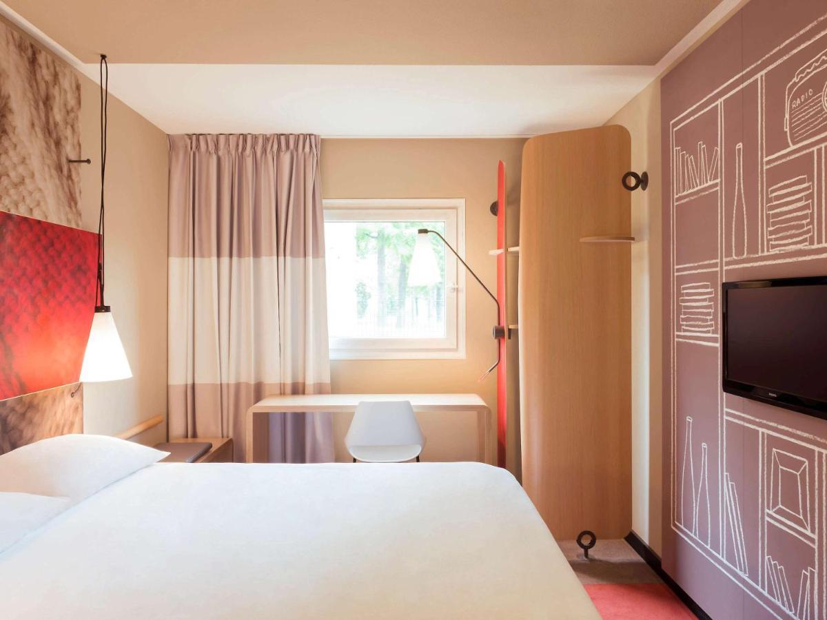 ホテル Ibis Saint Brieuc イフィニアック エクステリア 写真